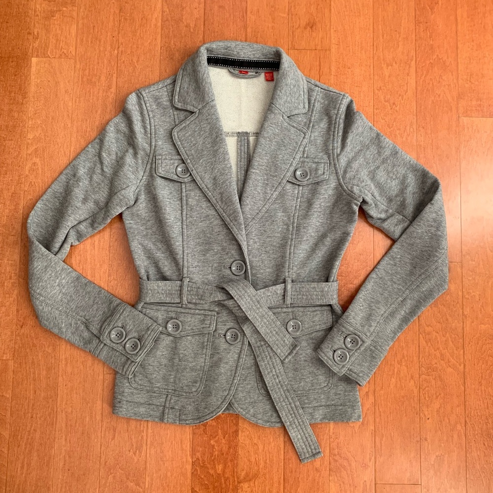 Chic buttoned gray coat, size small.
